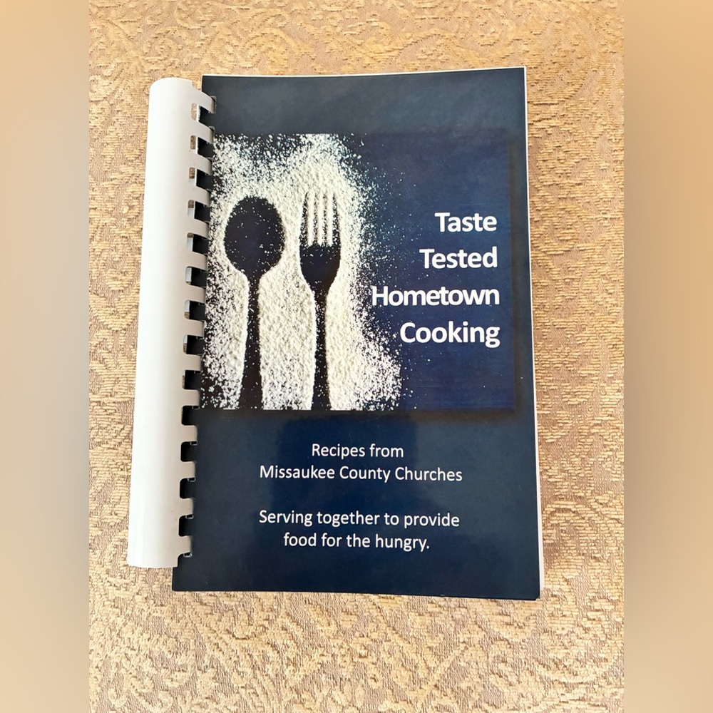 Cookbook, 199 Pages of Hometown Cooking Recipes, Family Favorites